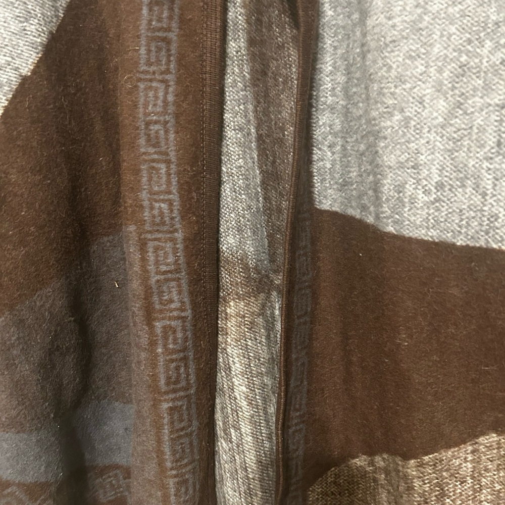 🐾Northern Angel poncho wrap/ Plaid Cape with Fur Trim size S/M GUC - Picture 7 of 11